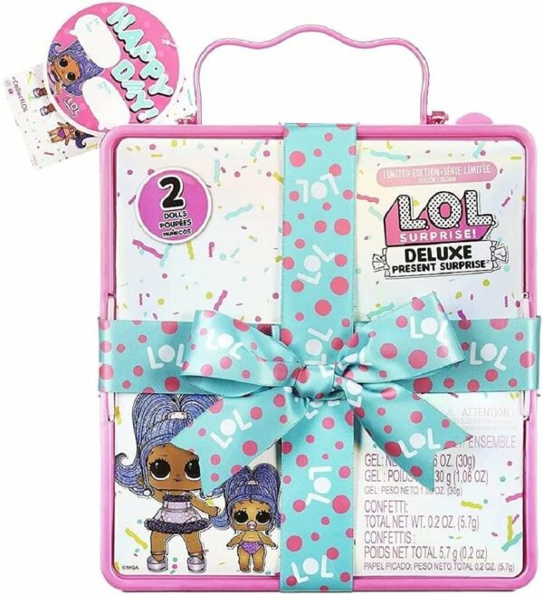 LOL Sorpresa Deluxe Presente Sorpresa
¡Desembala el regalo perfecto con el nuevo LOL Surprise Deluxe Present Surprise que viene con una muñeca Slumber Queen de edición limitada y su Lil Sister, Lil Slumber Queen! Lo has adivinado: ¡este regalo sorpresa de lujo tiene un tema de fiesta de pijamas! Cada paquete viene ya envuelto en un fabuloso paquete de regalo con un lazo y una etiqueta para un mensaje especial.