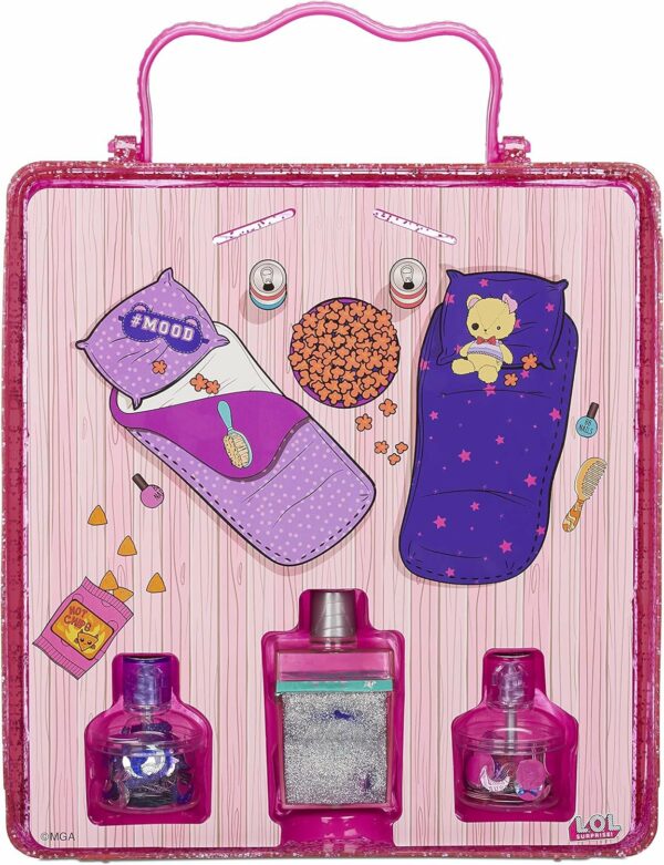 LOL Sorpresa Deluxe Presente Sorpresa
¡Desembala el regalo perfecto con el nuevo LOL Surprise Deluxe Present Surprise que viene con una muñeca Slumber Queen de edición limitada y su Lil Sister, Lil Slumber Queen! Lo has adivinado: ¡este regalo sorpresa de lujo tiene un tema de fiesta de pijamas! Cada paquete viene ya envuelto en un fabuloso paquete de regalo con un lazo y una etiqueta para un mensaje especial. - Imagen 3