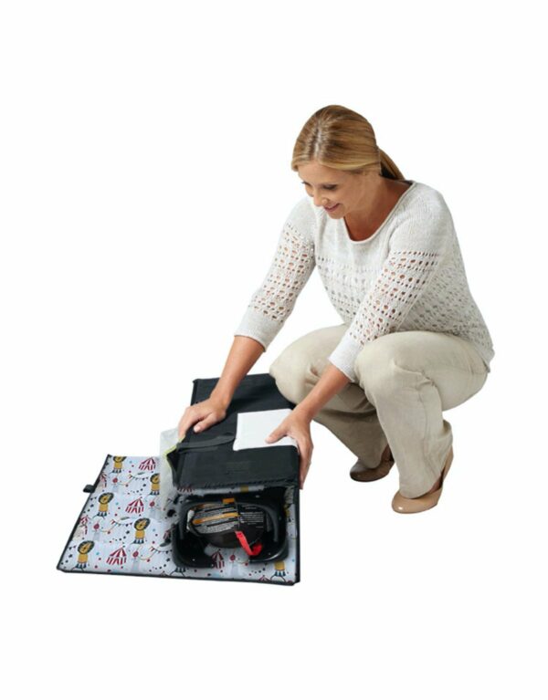 Cuna corralito Simple Solutions Cam
Corralito súper fácil de armar e ideal para transportar por su tamaño compacto. Viene con un cambiador incorporado para hacer más fácil el cambio de pañales o ropa del bebé. El corralito es apto para niños de hasta 89 cm. - Imagen 9