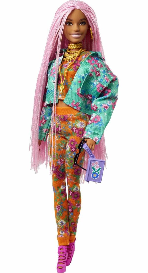 Muñeca de moda extra Barbie con trenzas largas y rosadas en chaqueta floral verde azulado con accesorios y mascota
