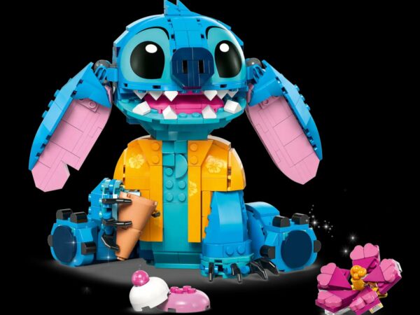 Juguete construible para niños y fans de Stitch 43249
Gracioso personaje de Lilo & Stitch
Tiene una camisa hawaiana, una flor y un helado de helado.
730piezas - Imagen 2