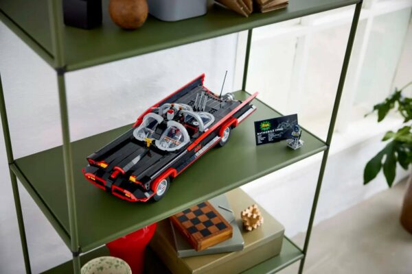 Lego Batman™: Batmóvil de la Serie Clásica de TV 1822 piezas - Imagen 11