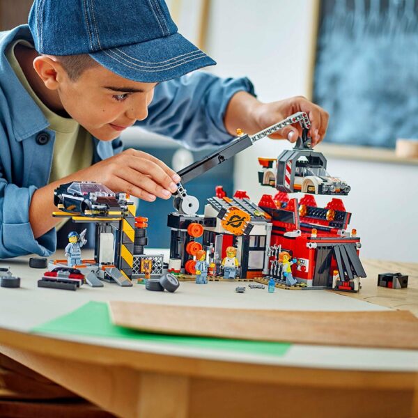 Desarmaduría con Autos
Lego City 60472
871 piezas - Imagen 3