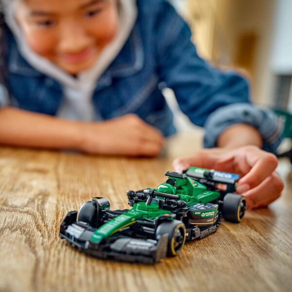 LEGO Speed Champions Auto de Carreras Aston Martin Aramco F1 AMR24 Set con vehículo, Modelo construible, Juego con 1 minifigura, Regalo Coleccionable para niños y niñas 77245 - Imagen 4