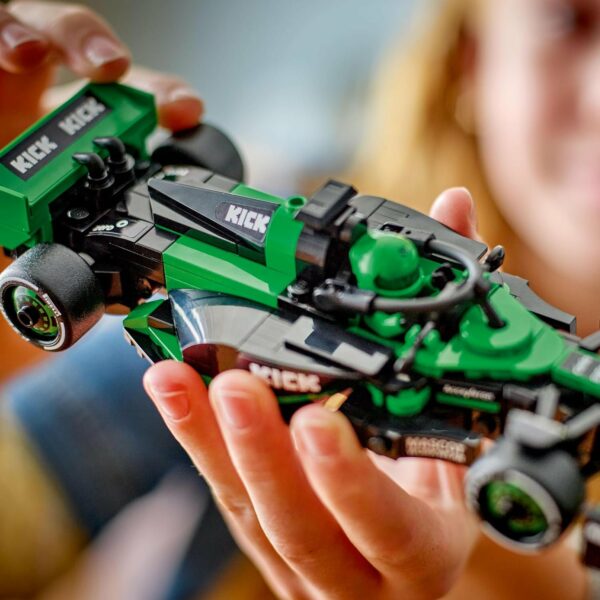 LEGO Speed Champions Auto de Carreras Kick Sauber F1 Team C44 Vehículo de Juguete, Kit con 1 minifigura, Modelo construible, Set y Regalo Coleccionable para niños y niñas - Imagen 3