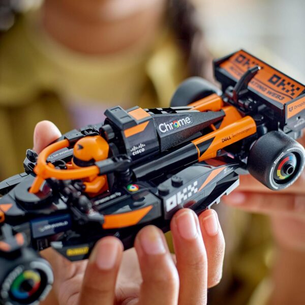 LEGO Speed Champions Auto de Carreras McLaren F1 Team MCL38 Set con vehículo, Modelo construible, Kit con 1 minifigura, Juego y Regalo Coleccionable para niños y niñas 77251 - Imagen 2