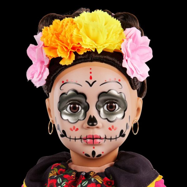 Muñeca Our Generation Esperanza 
Muñeca del Día de los Muertos de 18 pulgadas de edición especial - Imagen 3