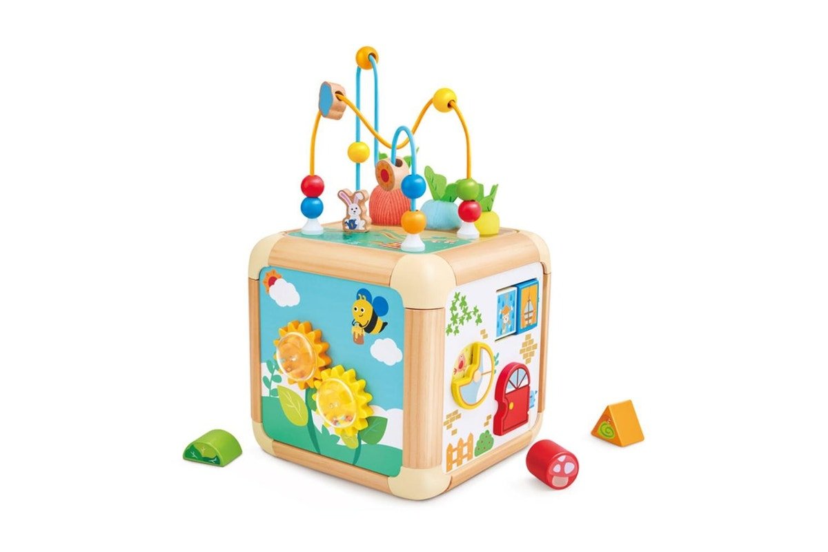 Cubo de actividades de Hape con forma de zanahoria, juguete educativo de madera con temática de la naturaleza - Imagen 2